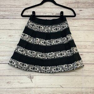 Moon‎ Black/White Pleated A-Line Skirt Small